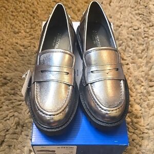New Arizona Women's Size 6M Pewter Metallic‎ Slip-on Loafer Shoe
